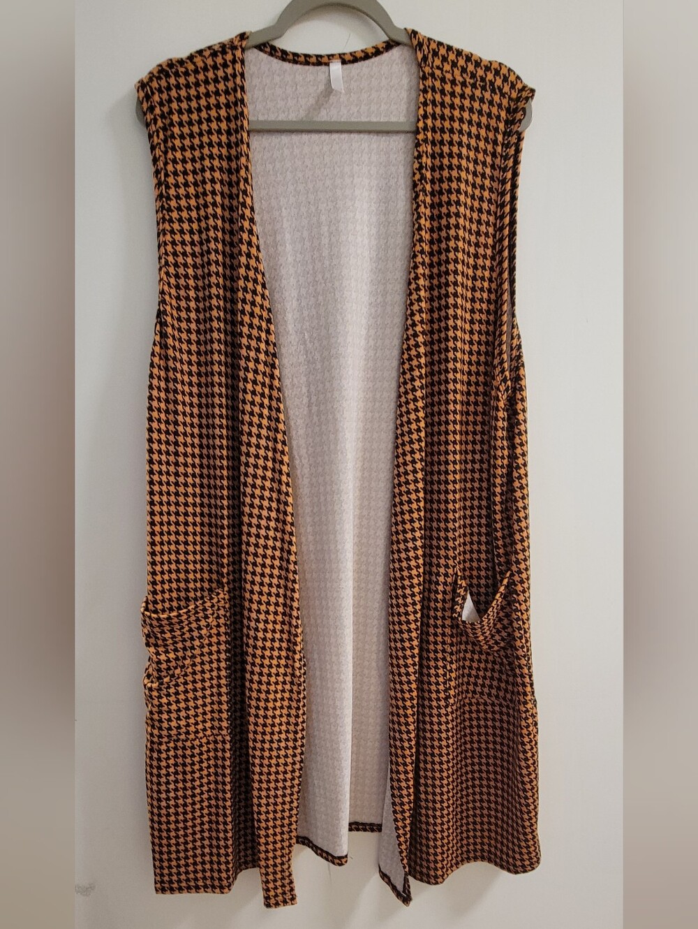Curvie Luvie Women's Long Houndstooth Open Cardigan Vest - Black & Tan Size 3x
